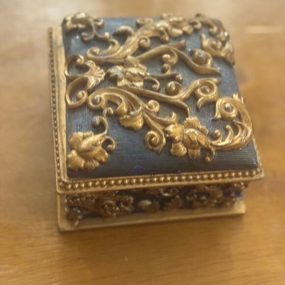 Vintage Baroque-Style Trinket Box – Blue & Gold Floral Relief - Picture 5 of 5